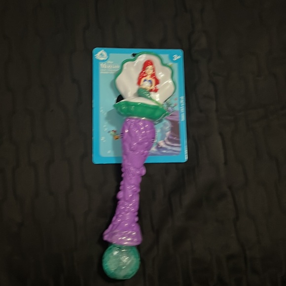 Disney Parks Little Mermaid Ariel Clamshell Bubble Light Up Wand Brand N… - Picture 1 of 3